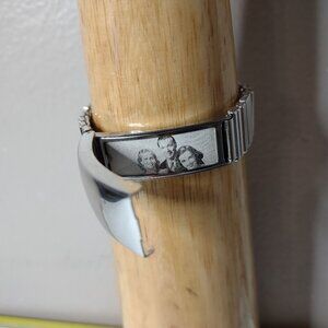 Very Cool 6.25 Inch Vintage Foster Picture Stretch Bracelet
